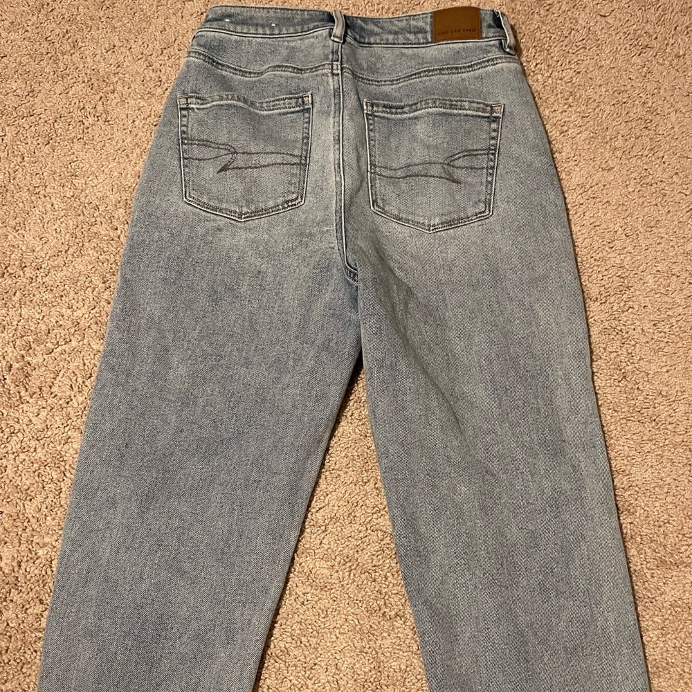 American Eagle Light Wash Mom Jeans - Picture 4 of 6